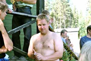 Johhny Hagfeldt med sin kartl&auml;sare i  halvbild